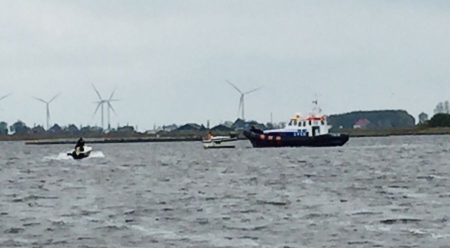 arie-visser-trekt-jacht-los-op-fries-meer-1