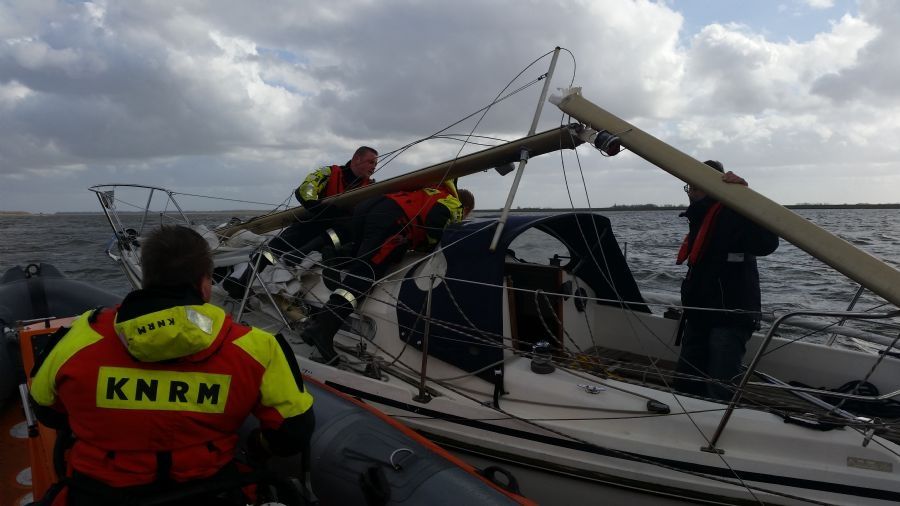 assistentie-voor-jacht-met-gebroken-mast-2