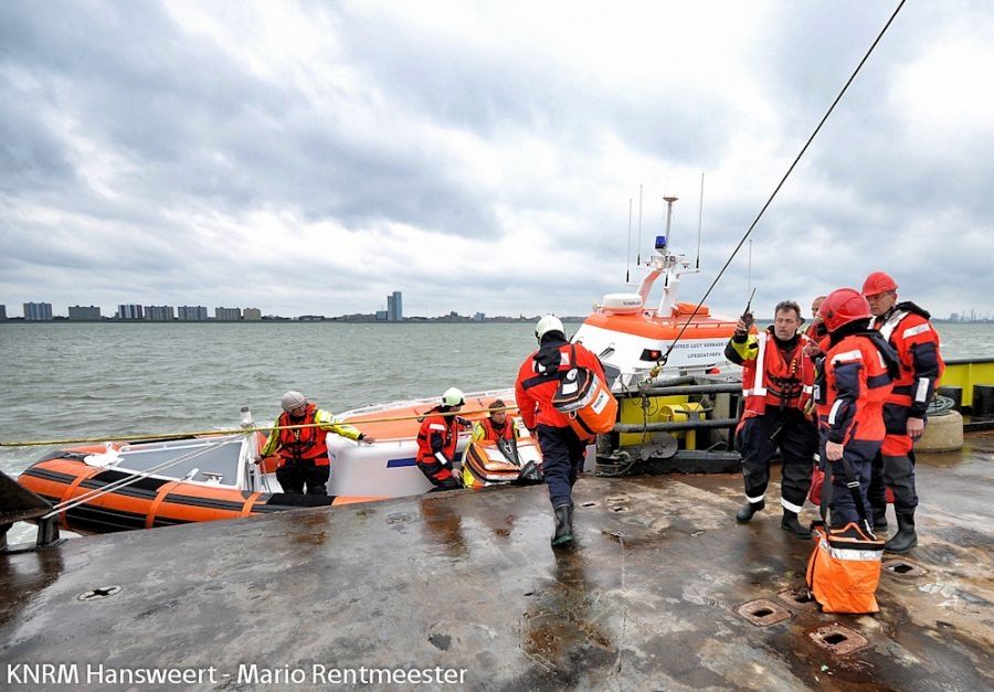 brand-aan-boord-aanvaring-inzet-knrm-en-mirg-eu-3