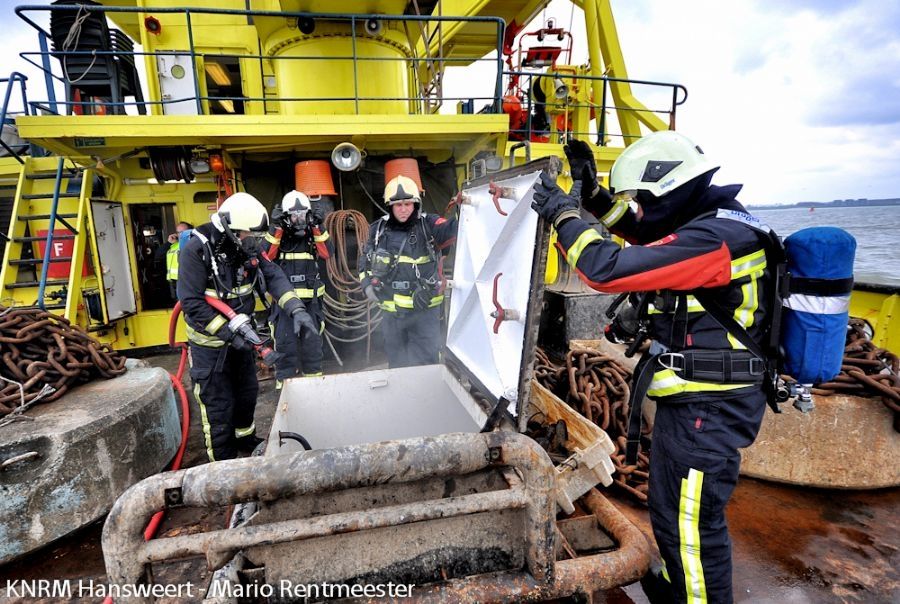 brand-aan-boord-aanvaring-inzet-knrm-en-mirg-eu-5
