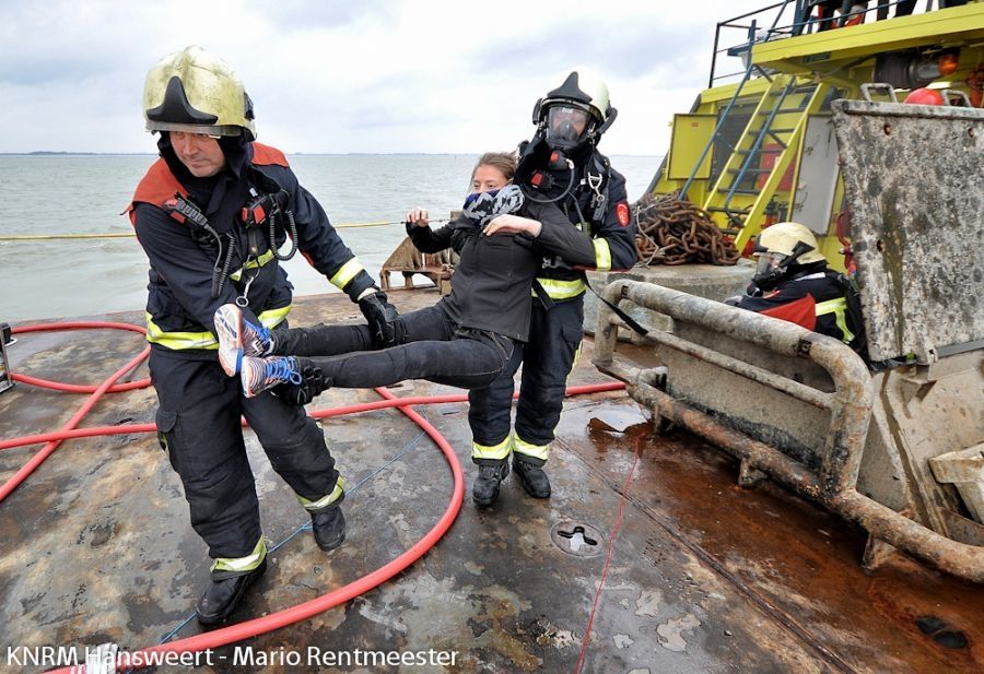 brand-aan-boord-aanvaring-inzet-knrm-en-mirg-eu-6