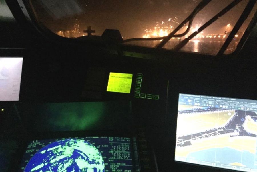 brand-op-binnenvaarder-in-hartelhaven-1