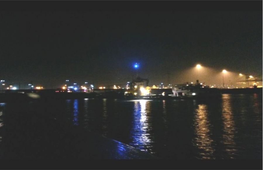 brand-op-binnenvaarder-in-hartelhaven-2