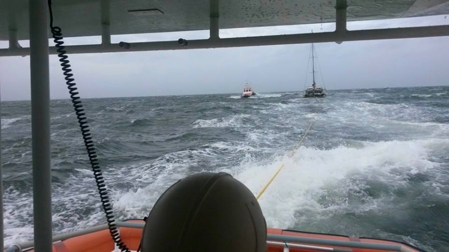 catamaran-intermezzo-in-problemen-boven-terschelling-2