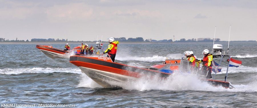 catamaran-omgeslagen-opvarende-vermist-4