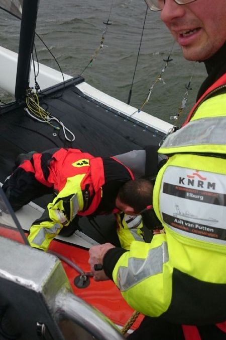 catamaran-zeiler-slaat-overboord-6