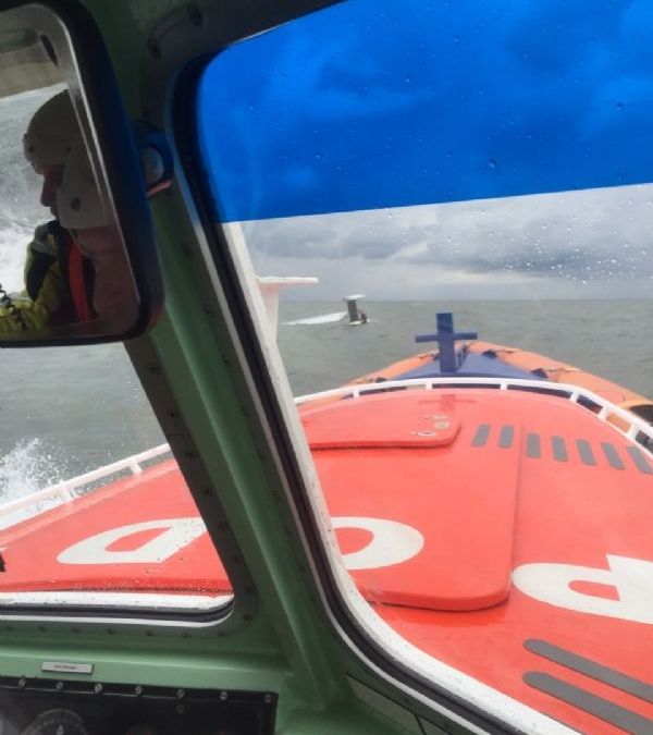 catamaranzeilers-gered-na-bliksemactie-1
