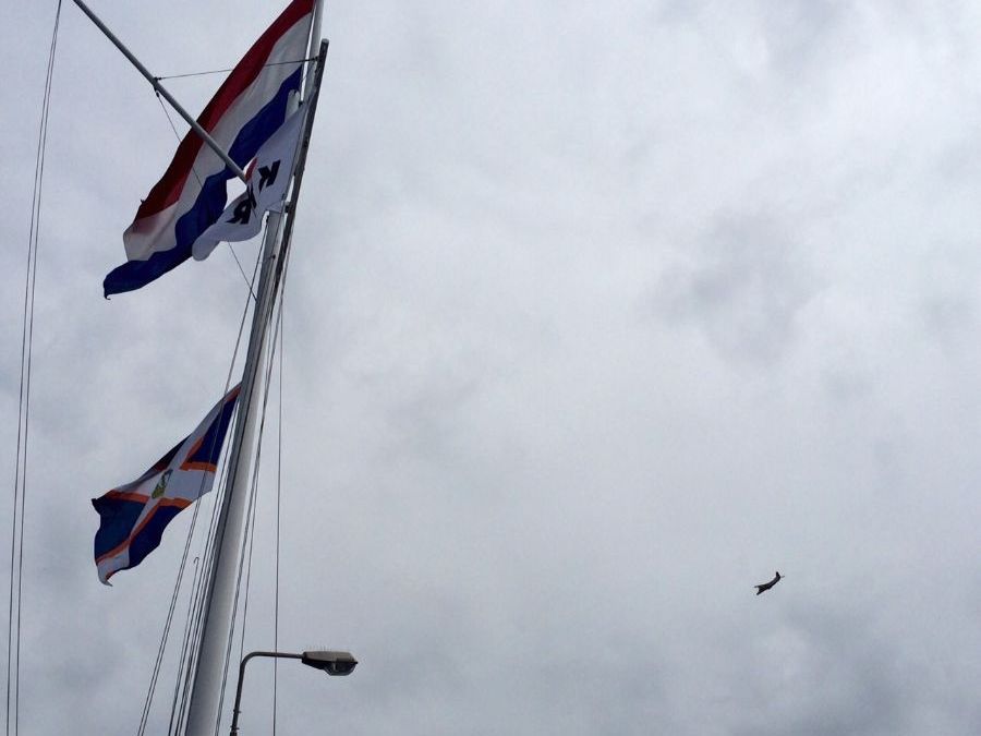 directeur-vliegt-langs-45-reddingstations-voor-afscheidsgroet-3