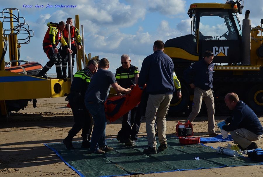 drenkeling-gered-uit-noordzee-2