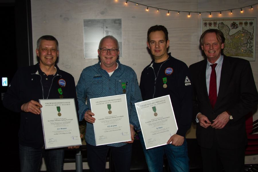 drie-andijker-bemanningsleden-onderscheiden-1