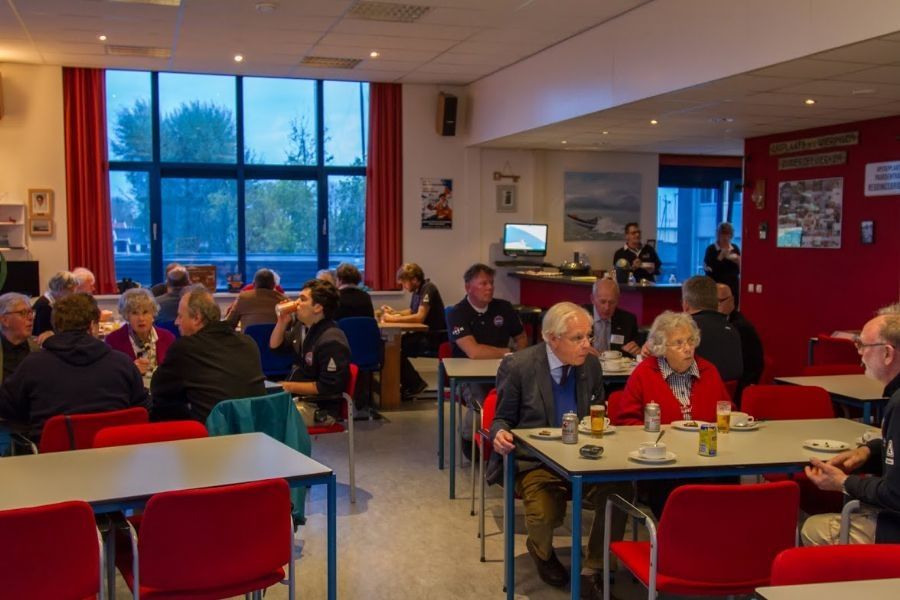 glunderende-gezichten-van-trouwe-donateurs-6