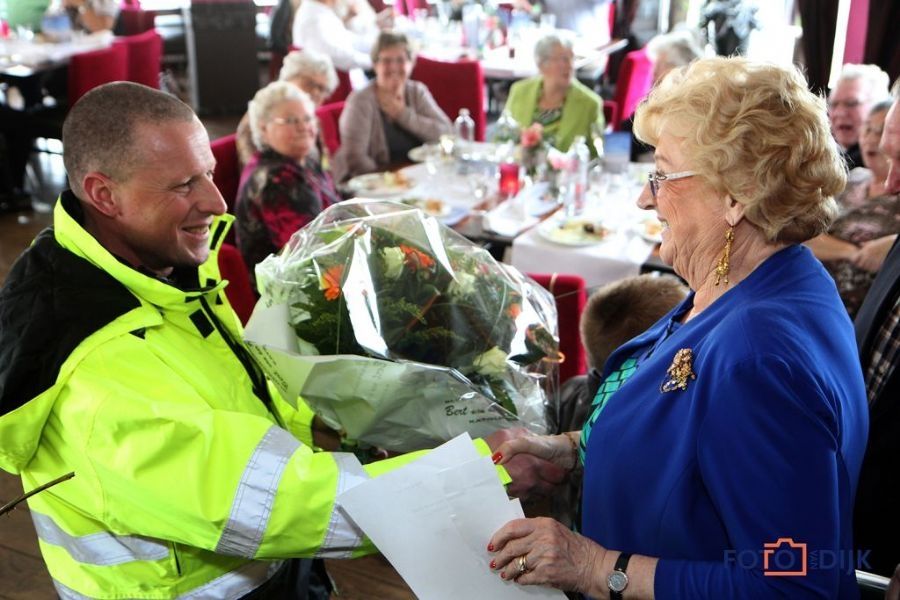 hotel-noordzee-overhandigt-cheque-aan-knrm-station-katwijk-5