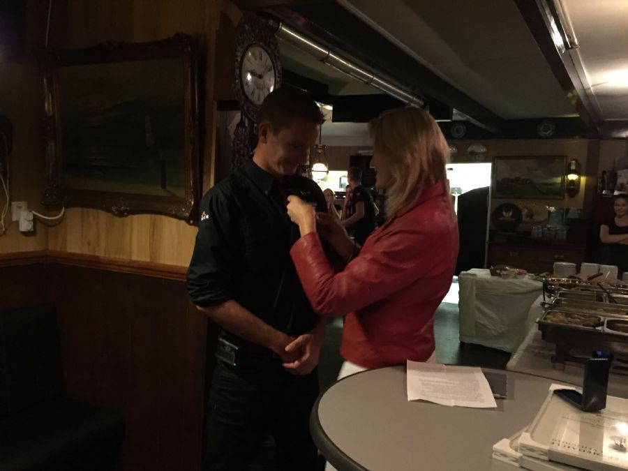 hulde-tijdens-bemanningsdiner-2
