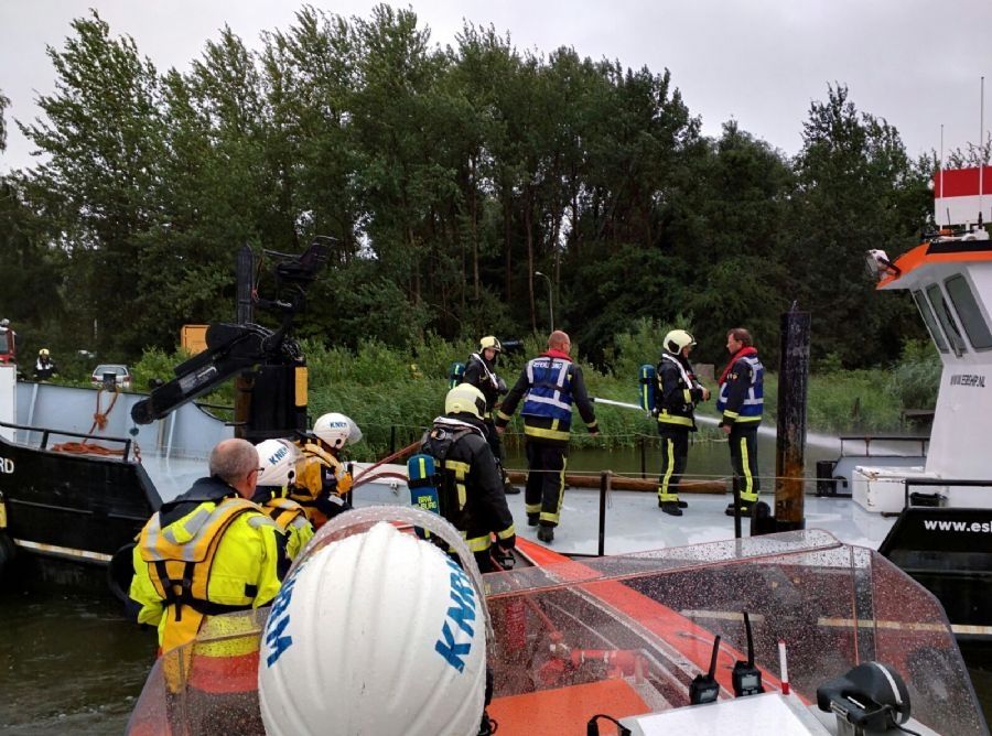 knrm-elburg-oefent-met-brandweer-2