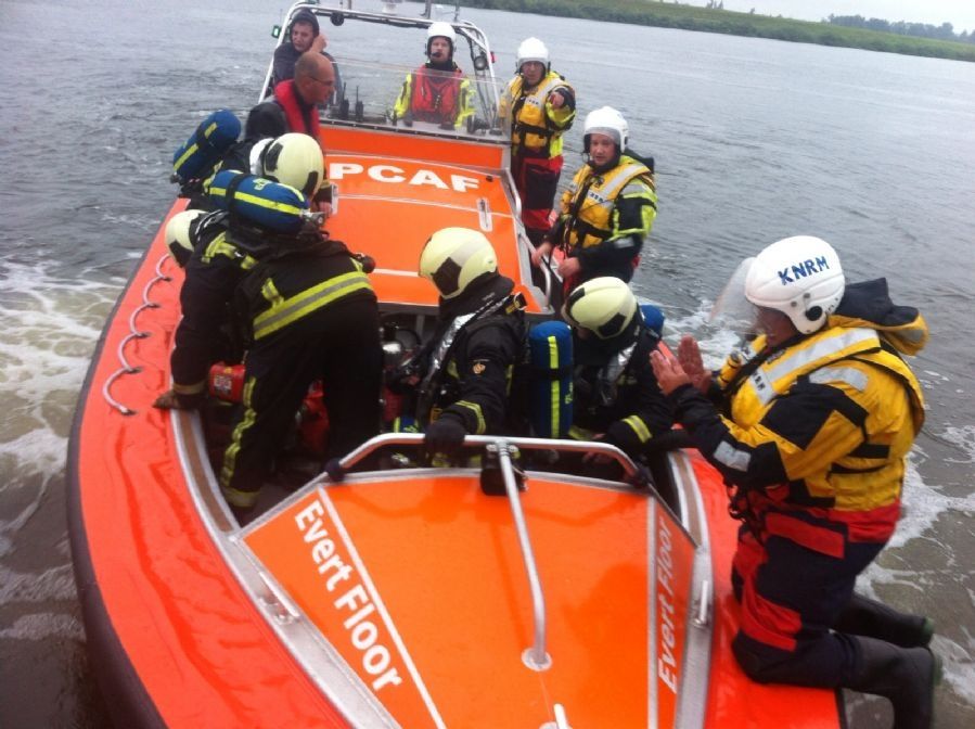 knrm-elburg-oefent-met-brandweer-4