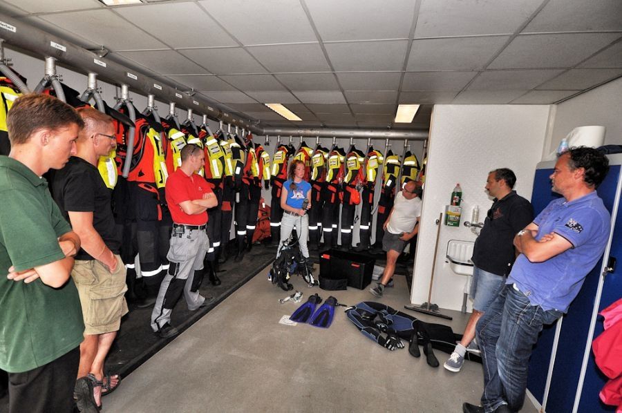 knrm-hansweert-redt-duiker-tijdens-oefening-1
