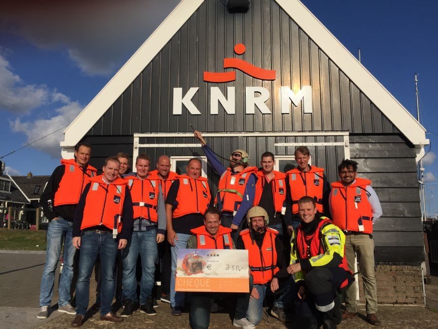 kws-infra-schenkt-gift-aan-knrm-station-marken-2