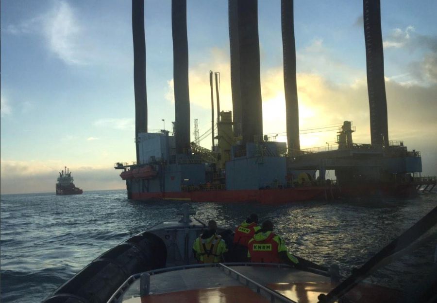 man-geevacueerd-van-werkeiland-1