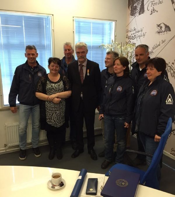 plaatsvervangend-schipper-gher-smit-ontvangt-onderscheiding-4