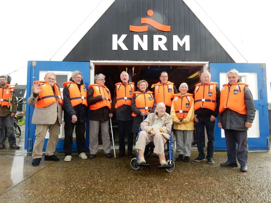 trouwe-redders-aan-de-wal-verwelkomd-op-knrm-station-marken-6