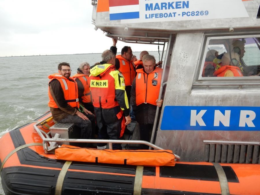 trouwe-redders-aan-de-wal-verwelkomd-op-knrm-station-marken-8