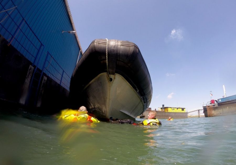 verlaten-schip-met-goed-weer-1