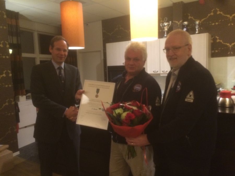 vrijwilligersmedaille-openbare-orde-en-veiligheid-voor-15-jaar-reddingswerk-1
