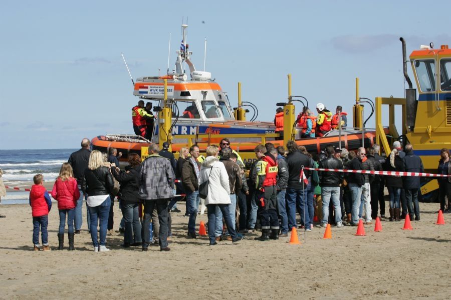 zonnige-reddingbootdag-brengt-veel-donateurs-op-de-been-1