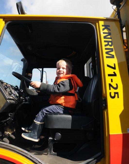 zonnige-reddingbootdag-brengt-veel-donateurs-op-de-been-5