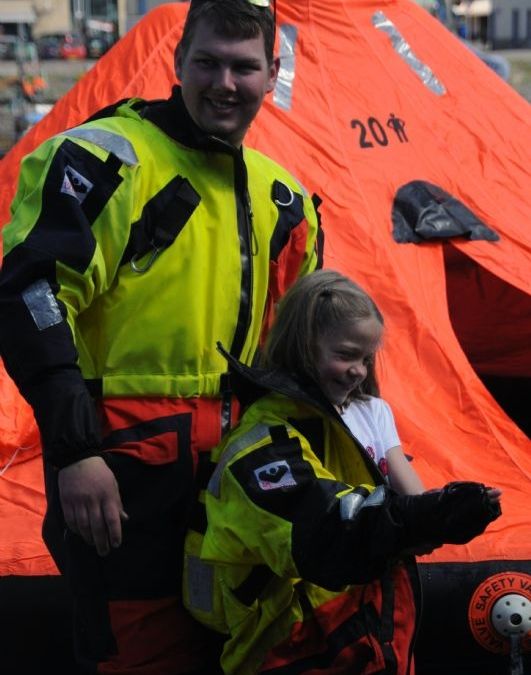 zonnige-reddingbootdag-brengt-veel-donateurs-op-de-been-8