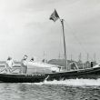 In 1957 vaart de gloednieuwe reddingvlet Christiaen Huygens de haven van Den Helder binnen.
