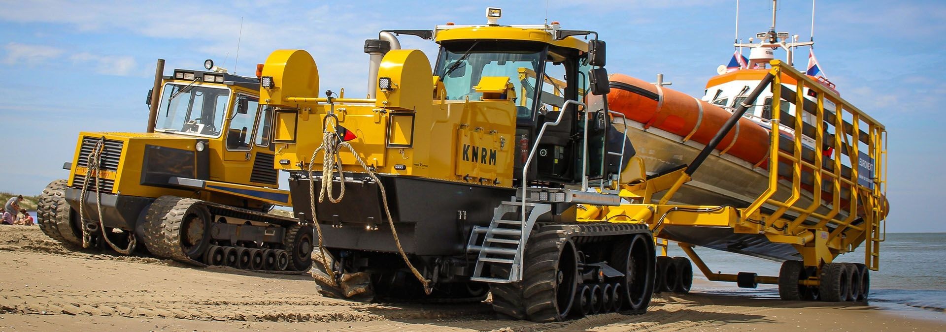 Met de nieuwe tractor op de veerboot
