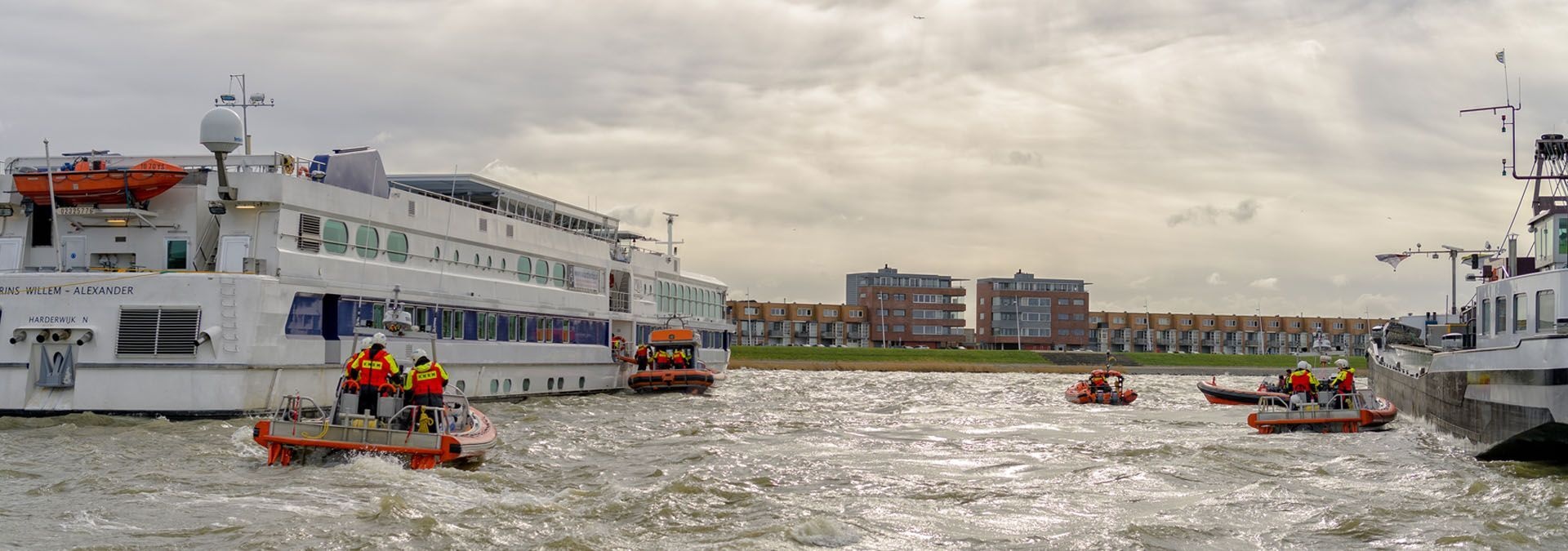 Op oefening bij... - KNRM Lelystad